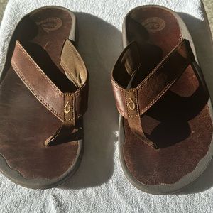 Men’s leather Olu Kai flip flops. Beautiful brown leather.  Barely worn.Size 11